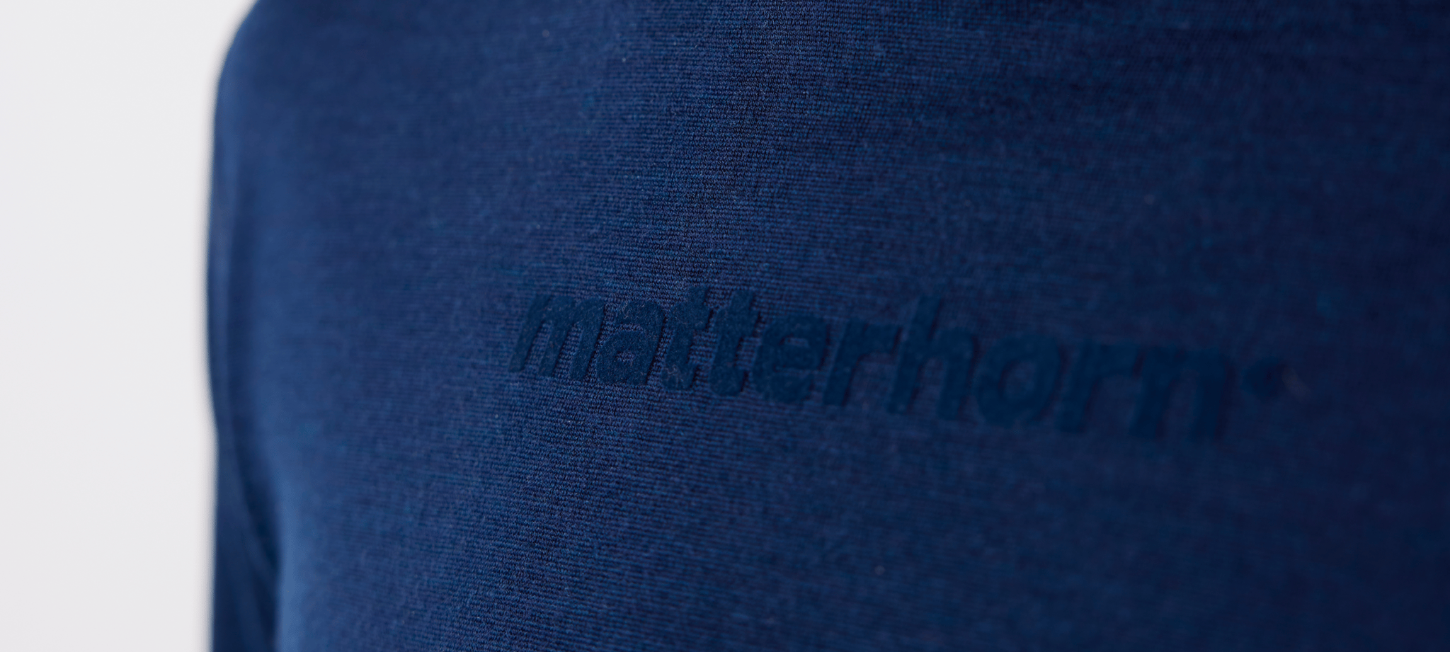 En närbild på ett underställ med Matterhorns logga