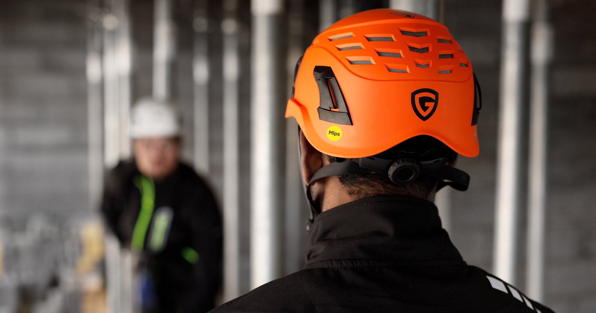 Guardio safety helmet with MIPS marking, seen from behind on a worker in an industrial environment.